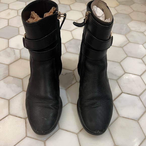 Tory Burch Gemini Link Black Pebble Leather Ankle Booties - Picture 4 of 7